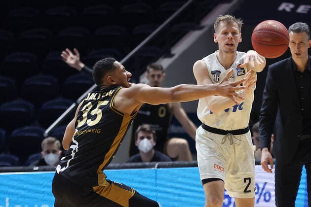Jordan Swing (Hamburg Towers), Karim Jallow (Basketball Loewen Braunschweig)
