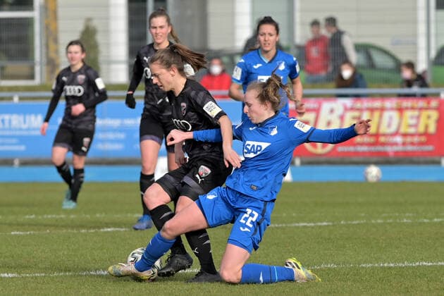 Sinsheim, Deutschland 20. Maerz 2021: 2. FBL - 2020 2021 - TSG 1899 Hoffenheim U20 vs. FC Ingolstadt v. li. im Zweikampf Stefanie Reischmann (FC Ingolstadt) und Vanessa Diehm (TSG 1899 Hoffenheim U20) Helmut Gmelin Stadion Baden Württemberg