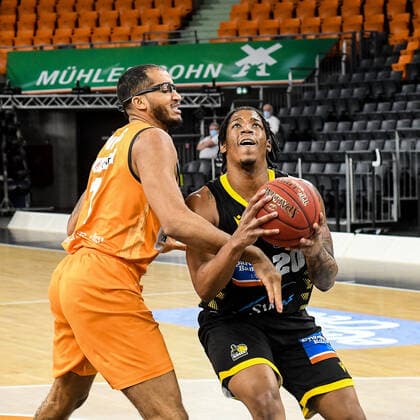 GER, BBL, ratiopharm ulm vs MHP RIESEN Ludwigsburg 20.03.2021, ratiopharm arena, Neu-Ulm, GER, BBL, ratiopharm ulm vs MHP RIESEN Ludwigsburg, im Bild Isaiah Wilkins (Ulm, 11), Desi Rodriguez (Ludwigsburg, 20)