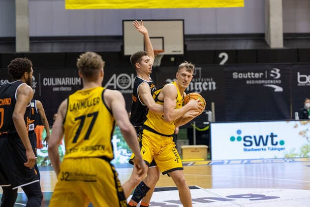 Felix Edwardsson (Wiha Panthers, 8) Jekabs Beck (Tigers Tübingen, 15) ¨¨¨Tigers Tübingen vs. Wiha Panthers , 2. Basketball, Bundesliga, Pro A, Barmer 2 Basketball, Spieltag 7, Spielzeit 2020 2021, 20.03.2021, ¨¨ Tigers Tübingen - wiha Panthers, Basketball, 2. Bundesliga, Barmer 2 Basketball, Spieltag 7, Spielzeit 2020 2021, 20.01.2021 Rottenburg am Neckar Copyright: xNinaxSander xEibnerxPressefotoxIx EP_NSR