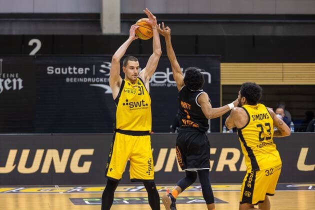 Daniel Keppeler (Tigers Tübingen, 31) Nate Britt (Wiha Panthers, 1) Troy Simons (Tigers Tübingen, 31)¨¨¨Tigers Tübingen vs. Wiha Panthers , 2. Basketball, Bundesliga, Pro A, Barmer 2 Basketball, Spieltag 7, Spielzeit 2020 2021, 20.03.2021, ¨¨ Tigers Tübingen - wiha Panthers, Basketball, 2. Bundesliga, Barmer 2 Basketball, Spieltag 7, Spielzeit 2020 2021, 20.01.2021 Rottenburg am Neckar Copyright: xNinaxSander xEibnerxPressefotoxIx EP_NSR
