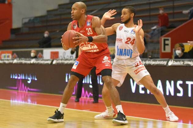 v.l., Brandon Thomas (Giessen 33), Cameron Hunt (Wuerzburg 24) GER, Basketball BBL 1. Liga, Giessen gegen Wuerzburg, 20.03.2021 Giessen Copyright: xEibnerxPressefotox xRalphxLehmbergx