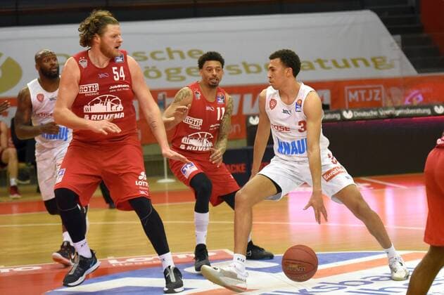 v.l., John Bryant (Giessen 54), Diante Maurice Garrett (Giessen 11), Tyson Ward (Wuerzburg 3) GER, Basketball BBL 1. Liga, Giessen gegen Wuerzburg, 20.03.2021 Giessen Copyright: xEibnerxPressefotox xRalphxLehmbergx