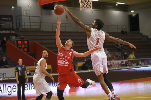 v.l., Bjarne Kraushaar (Giessen 4),Perry Jones III (Wuerzburg 1) GER, Basketball BBL 1. Liga, Giessen gegen Wuerzburg, 20.03.2021 Giessen Copyright: xEibnerxPressefotox xRalphxLehmbergx