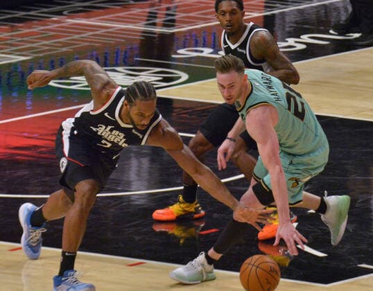 Los Angeles Clippers forward Kawhi Leonard and Charlotte Hornets forward Gordon Hayward chase the loose ball during the second half at Staples Center in Los Angeles on Saturday, March 20, 2021. The Clippers defeated the Hornets 125-98.  LAP2021032042 JIMxRUYMEN