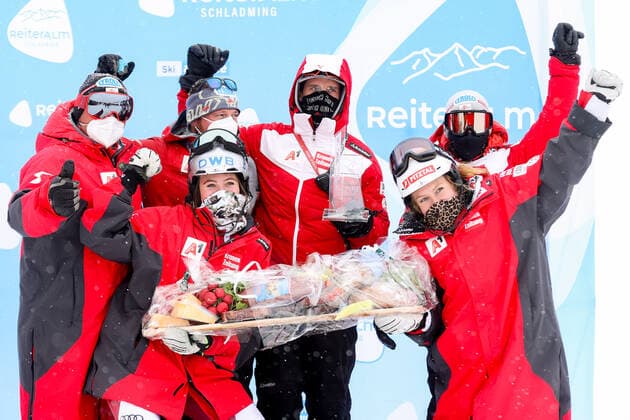 ALPINE SKIING - FIS EC Reiteralm SCHLADMING,AUSTRIA,21.MAR.21- ALPINE SKIING - FIS Europa Cup, award ceremony for the Nations Team Europa Cup, ladies. Image shows the rejoicing of the team of AUT. GEPAxpictures xChristianxWalgram