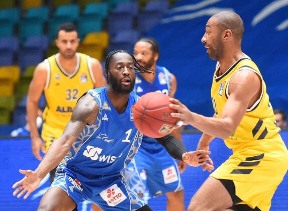 21.03.2021, xhbx, Basketball BBL Bundesliga, Frankfurt Skyliners - Alba Berlin emspor, v.l. Matt Mobley (Fraport Skyliners Frankfurt), Jayson Granger (Alba Berlin) (DFL DFB REGULATIONS PROHIBIT ANY USE OF PHOTOGRAPHS as IMAGE SEQUENCES and or QUASI-VIDEO) Frankfurt am Main