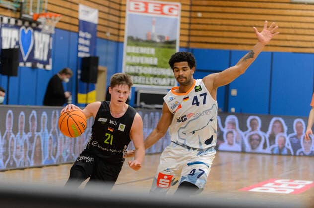 Franklyn AUNITZ (21 Ehingen Urspring), Marvin HECKEL (47 Eisbaeren Bremerhaven) ; Eisbären Bremerhaven vs Team Ehingen Urspring, Basketball, 2. Bundesliga ProA, 21.03.2021, 27. Spieltag, Saison 2020 2021, Bremerhaven, Trainingscenter Amerikaring ; Copyright: xErikxHillmer EIBNERx EP_ehr Eisbären Bremerhaven vs Team Ehingen Urspring, Basketball, 2. Bundesliga ProA, 21.03.2021, 27. Spieltag, Saison 2020 2021 Bremerhaven Copyright: xErikxHillmer EIBNERx EP_ehr