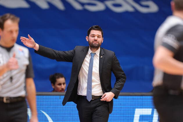 Fraport Skyliners - Alba Berlin, easyCredit BBL Trainer Sebastian Gleim (Fraport Skyliners). Basketball-Spiel der easyCredit BBL zwischen den Fraport Skyliners und Alba Berlin am 21. Maerz 2021 in der Fraport-Arena in Frankfurt am Main., Frankfurt am Main Hessen Deutschland Fraport-Arena