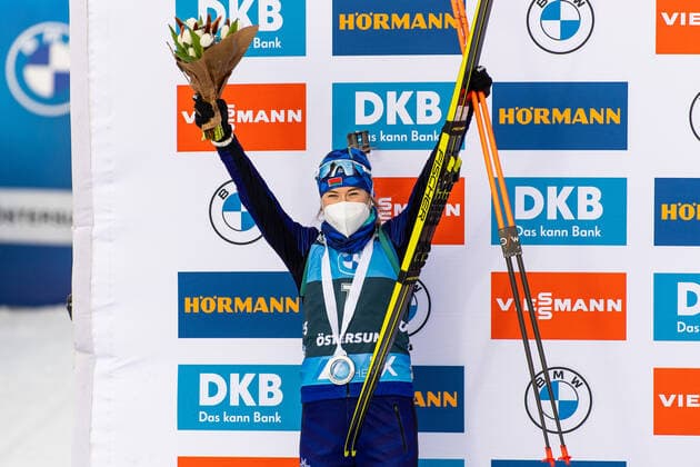 210321 Dzinara Alimbekava of Belarus (second place) celebrates on the podium after the Women s 12,5 km Mass Start during the IBU Biathlon World Cup on March 21, 2021 in Östersund. Photo: Joel Marklund BILDBYRAN kod JM JM0088 bbeng skidskytte biathlon skiskyting världscupen ibu world cup masstart dam vitryssland jubel Copyright: JOELxMARKLUND BB210321JM076