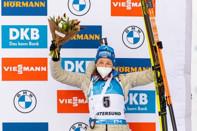 210321 Franziska Preuss of Germany (third place) celebrates on the podium after the Women s 12,5 km Mass Start during the IBU Biathlon World Cup on March 21, 2021 in Östersund. Photo: Joel Marklund BILDBYRAN kod JM JM0088 bbeng skidskytte biathlon skiskyting världscupen ibu world cup masstart dam tyskland jubel Copyright: JOELxMARKLUND BB210321JM078