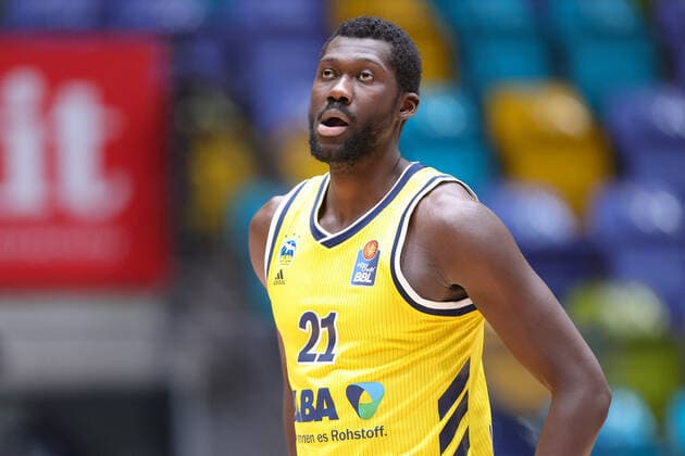 Fraport Skyliners - Alba Berlin, easyCredit BBL Christ Koumadje (Alba Berlin, 21). Basketball-Spiel der easyCredit BBL zwischen den Fraport Skyliners und Alba Berlin am 21. Maerz 2021 in der Fraport-Arena in Frankfurt am Main., Frankfurt am Main Hessen Deutschland Fraport-Arena