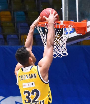 21.03.2021, xhbx, Basketball BBL Bundesliga, Frankfurt Skyliners - Alba Berlin emspor, v.l. Johannes Thiemann (Alba Berlin) (DFL DFB REGULATIONS PROHIBIT ANY USE OF PHOTOGRAPHS as IMAGE SEQUENCES and or QUASI-VIDEO) Frankfurt am Main