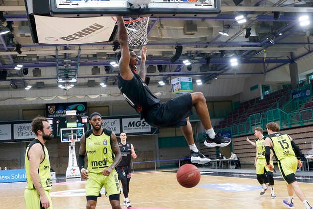 24. Spieltag der easyCredit BBL Basketball Bundesliga am 21.Maerz 2021in der Oberfrankenhalle in Bayreuth Bayern Deutschland Saison 2020-2021 Medi Bayreuth gegen NINERS Chemnitz Isiaha Mike (NINERS Chemnitz 11)