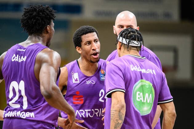 BG Göttingen - Telekom Baskets Bonn 21.03.2021, Basketball-Bundesliga easyCredit-BBL, Saison 2020 2021, Hauptrunde, 24. Spieltag, BG Göttingen - Telekom Baskets Bonn. Göttingens Aubrey Dawkins (M) gestikuliert. Göttingen Niedersachsen Deutschland