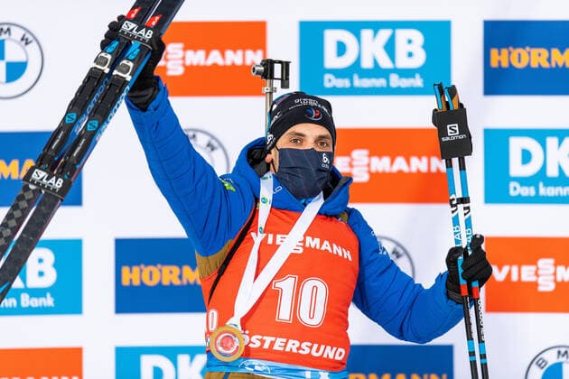 210321 Simon Desthieux of France (first place) celebrates on the podium after the Men s 15 km Mass Start during the IBU Biathlon World Cup on March 21, 2021 in Östersund. Photo: Joel Marklund BILDBYRAN kod JM JM0089 bbeng skidskytte biathlon skiskyting världscupen ibu world cup masstart jubel frankrike Copyright: JOELxMARKLUND BB210321JM189