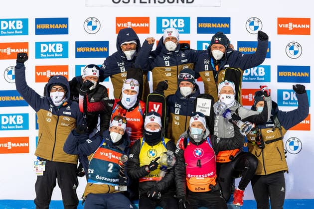 210321 Sturla Holm Laegreid, Vetle Sjastad Christiansen, Johannes Thingnes Bo and Tarjei Bo of Norway celebrate with the team after the Men s 15 km Mass Start during the IBU Biathlon World Cup on March 21, 2021 in Östersund. Photo: Joel Marklund BILDBYRAN kod JM JM0089 bbeng skidskytte biathlon skiskyting världscupen ibu world cup masstart norge norway jubel Copyright: JOELxMARKLUND BB210321JM199