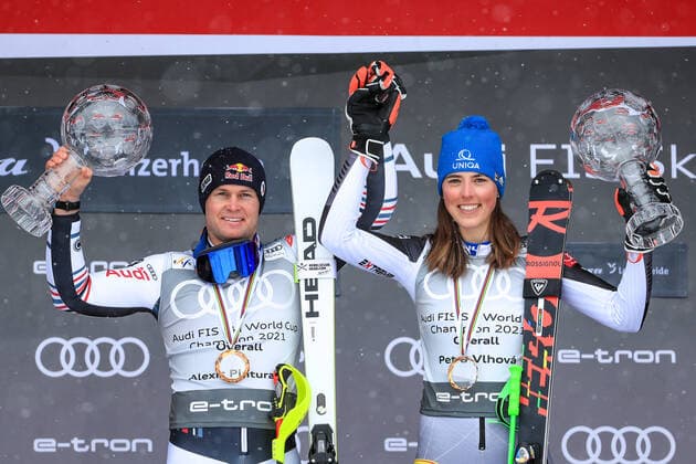 ALPINE SKIING - FIS WC Final Lenzerheide LENZERHEIDE,SWITZERLAND,21.MAR.21- ALPINE SKIING - FIS World Cup Final, men, award ceremony for the overall World Cup. Image shows the rejoicing of Alexis Pinturault (FRA) and Petra Vlhova (SVK). Keywords: medal, crystal globe. GEPAxpictures xMarioxBuehner
