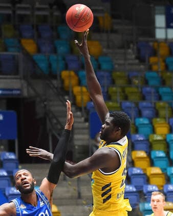 21.03.2021, xhbx, Basketball BBL Bundesliga, Frankfurt Skyliners - Alba Berlin emspor, v.l. Christ Koumadje (Alba Berlin) (DFL DFB REGULATIONS PROHIBIT ANY USE OF PHOTOGRAPHS as IMAGE SEQUENCES and or QUASI-VIDEO) Frankfurt am Main