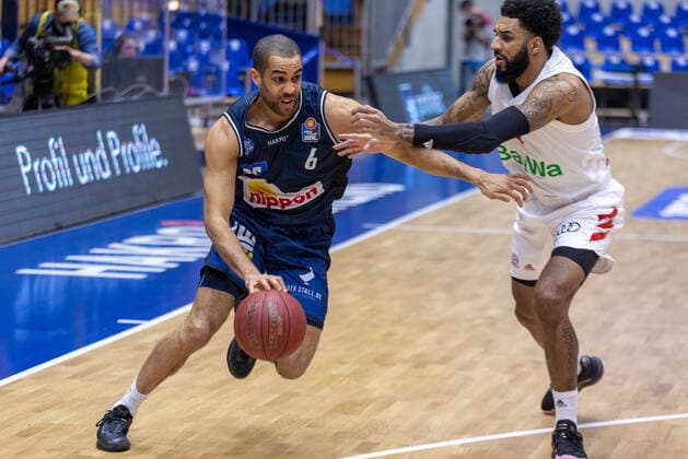 Jan Span (HAKRO Merlins Crailsheim, 6), Dennis Jerome Seeley (FC Bayern München, 4)¨¨HAKRO Merlins Crailsheim vs. FC Bayern München , 1. Basketball, Bundesliga, BBL, Easy Credit Basketball, Spieltag 24, Spielzeit 2020 2021, 21.03.2021, ¨¨ HAKRO Merlins Crailsheim - FC Bayernh München, Basketball, 1. Bundesliga, Easy Credit 1 Basketball, Spieltag 24, Spielzeit 2020 2021, 21.03.2021 Crailsheim Copyright: xDennisxDuddek xEibnerxPressefotox EP_DDU