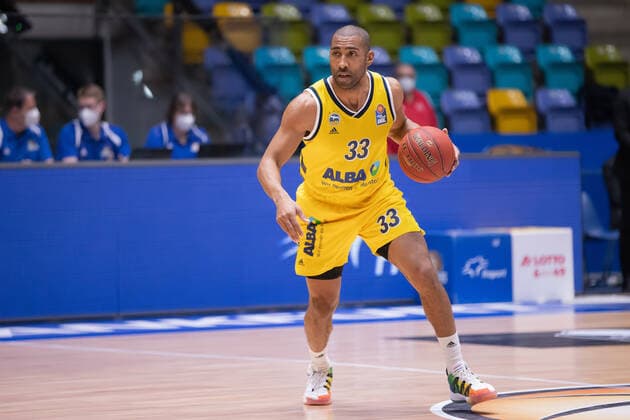 Fraport Skyliners - Alba Berlin, easyCredit BBL Jayson Granger (Alba Berlin, 33). Basketball-Spiel der easyCredit BBL zwischen den Fraport Skyliners und Alba Berlin am 21. Maerz 2021 in der Fraport-Arena in Frankfurt am Main., Frankfurt am Main Hessen Deutschland Fraport-Arena