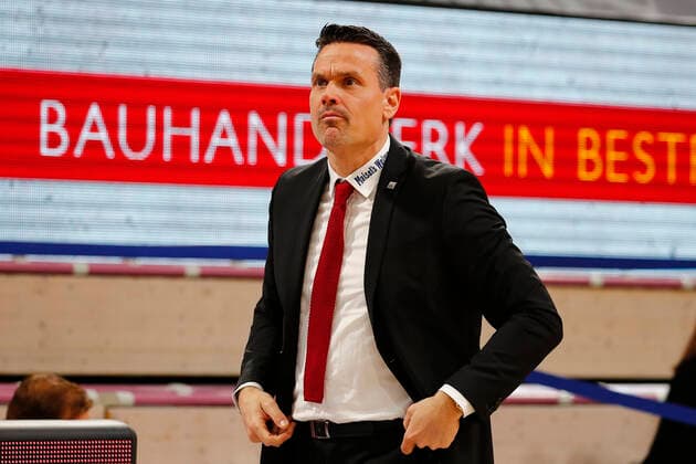 24. Spieltag der easyCredit BBL Basketball Bundesliga am 21.Maerz 2021in der Oberfrankenhalle in Bayreuth Bayern Deutschland Saison 2020-2021 Medi Bayreuth gegen NINERS Chemnitz Raoul Korner (Medi Bayreuth) Trainer