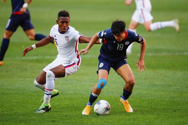 Rafael Mata (l) of the Dominican Republic disputes the ball with Andrés Perea (r) of the United States during a CONCACAF Men s Olympic Qualifying tournament soccer match between the Dominican Republic and the United States, at the Akron stadium, in Guadalajara, Jalisco, Mexico, 21 March 2021. Dominican Republic vs US !ACHTUNG: NUR REDAKTIONELLE NUTZUNG!  Copyright: xFranciscoxGuascox AME4394 20210322-637519781845205686