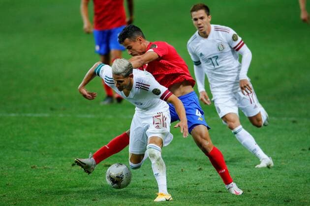 GUADALAJARA (MEXICO), 03 21 2021.- Ian Smith (R) from Costa Rica disputes the ball with Uriel Antuna (L) from Mexico during a match of the CONCACAF Men s Olympic Qualifying tournament soccer, at Akron Stadium, in Guadalajara, Jalisco, Mexico, 21 March 2021. EFE Francisco Guasco Costa Rica - Mexico !ACHTUNG: NUR REDAKTIONELLE NUTZUNG!  Copyright: xFranciscoxGuascox AME4431 20210322-637519844313346528