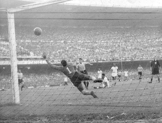 MARACANAZO. GOL QUE ELIMINO A BRASIL DEL CAMPEONATO DEL MUNDO DE BRASIL DE 1950. BRASIL URUGUAY. FOTO: ARCHIVO MARCA 