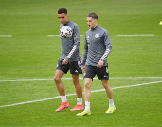 v.re., Florian Wirtz (Deutschland), Jamal Musiala (Deutschland) 23.03.2021, Fussball GER, WM Qualifikation 2021 2022, Training deutsche Fussballnationalmannschaft, Foto: Maik Hölter TEAM2sportphoto Duesseldorf Nordrhein Westfalen Deutschland