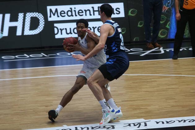 Basketball: Deutschland, 1. Bundesliga, Hamburg Towers - Alba Berlin, Hamburg, 23.03.2021 Kameron Taylor (Towers, l.) Hamburg Germany