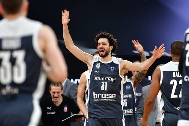 BAMBERG 23.03.2021 --- Basketball ---- Saison 2020-21 --- Basketball Championsleague --- Brose Bamberg - Casademont Zaragoza - - - Michele Vitali (31, Brose Bamberg) jubelt --- Foto: Hans-Martin Issler isslerimages ---- Brose Bamberg - Casademont Zaragoza
