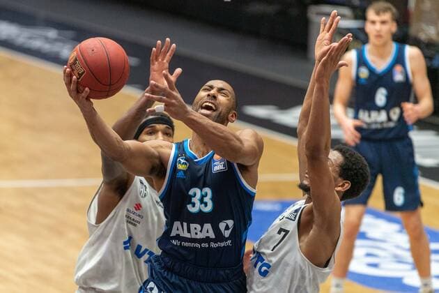 Basketball Hamburg 23.03.2021 Saison 2020 2021 1. Bundesliga BBL Hamburg Towers - Alba Berlin Jayson Granger (Alba Berlin, No.33) Kameron Taylor (Hamburg, No.07)