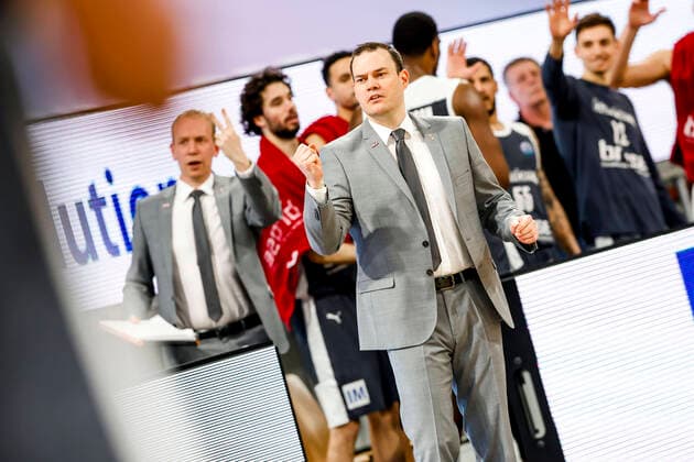 Headcoach Johan Roijakkers (Brose Bamberg) Basketball Champions League 2020 21, Playoffs Spieltag 8, Brose Bamberg - Casademont Saragossa 23.03.2021, Bamberg, Brose Arena - Copyright: DanielxLöb