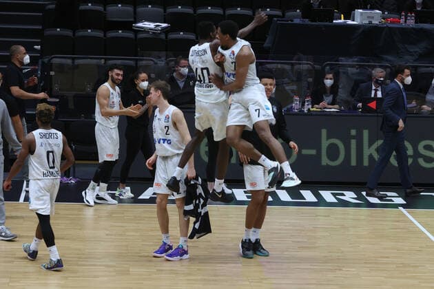 Basketball: Deutschland, 1. Bundesliga, Hamburg Towers - Alba Berlin, Hamburg, 23.03.2021 Jubel Hamburg Towers: Zac Cuthbertson (l.) und Kameron Taylor Hamburg Germany
