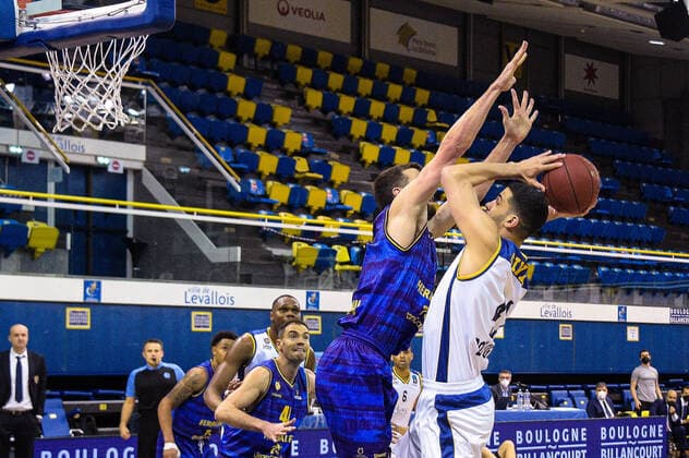 Tomer Ginat ( 41 - Metropolitans 92 ) - SHURNA JOHN ( 14 - Gran Canaria ) - BASKET : Metropolitans 92 vs Gran Canaria - Eurocup - Levallois - 23 03 2021 FedericoPestellini Panoramic 