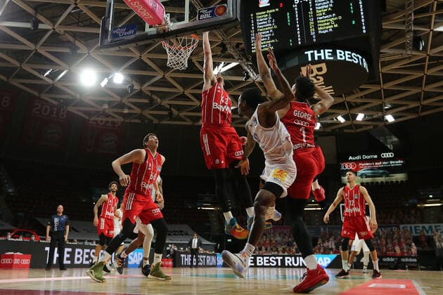Leon Radosevic (Muenchen) und Anthony Barber (MBC) GER, FC Bayern Basketball vs. Miteldeutscher BC, Basketball, BBL, Saison 2020 2021, 23.03.2021, GER, FC Bayern Basketball vs. Miteldeutscher BC, Basketball, BBL, Saison 2020 2021, 23.03.2021, Muenchen Copyright: xEIBNER MarcelxEngelbrechtx EP_EER