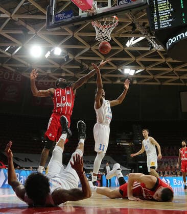Jalen Reynolds (Muenchen) und Kyndahl Hill (MBC) GER, FC Bayern Basketball vs. Mitteldeutscher BC, Basketball, BBL, Saison 2020 2021, 23.03.2021, GER, FC Bayern Basketball vs. Mitteldeutscher BC, Basketball, BBL, Saison 2020 2021, 23.03.2021, Muenchen Copyright: xEIBNER MarcelxEngelbrechtx EP_EER