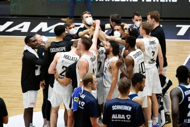 BBL easyCredit Basketball Bundesliga Saison 2020 2021 8. Spieltag am Dienstag, 23. Maerz 2021 in der edel-optics.de Arena in Hamburg: Hamburg Towers - Alba Berlin Spielerkreis Hamburg Towers Hamburg Towers - Alba Berlin