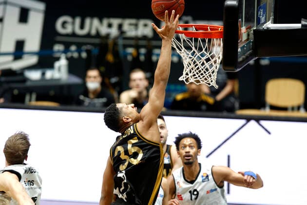 24.03.2021, easyCredit Basketball Bundesliga, BBL, Saison 2020 2021, Herren, Chemnitz Niners - Basketball Löwen Braunschweig Karim Jallow, Basketball Löwen Braunschweig Chemnitz Messe Chemnitz Sachsen Germany