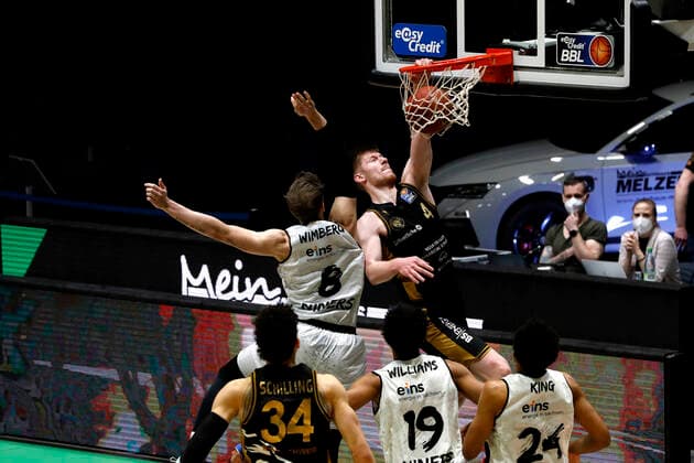 24.03.2021, easyCredit Basketball Bundesliga, BBL, Saison 2020 2021, Herren, Chemnitz Niners - Basketball Löwen Braunschweig Jan Niklas Wimberg, Niners Chemnitz, Luc van Slooten, Basketball Löwen Braunschweig Chemnitz Messe Chemnitz Sachsen Germany