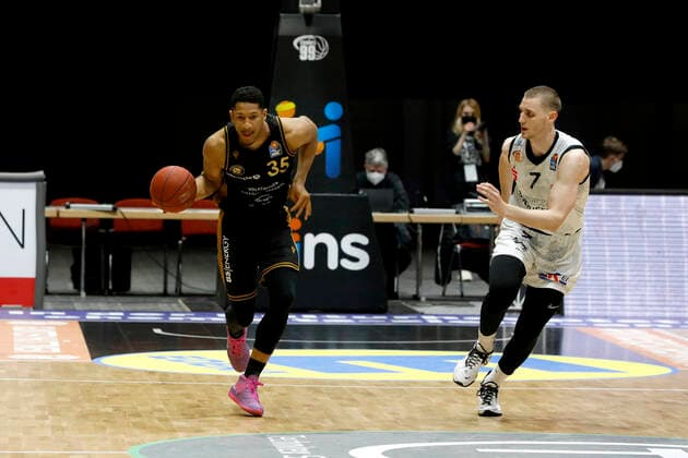 24.03.2021, easyCredit Basketball Bundesliga, BBL, Saison 2020 2021, Herren, Chemnitz Niners - Basketball Löwen Braunschweig Karim Jallow, Basketball Löwen Braunschweig, Jonas Richter, Niners Chemnitz Chemnitz Messe Chemnitz Sachsen Germany