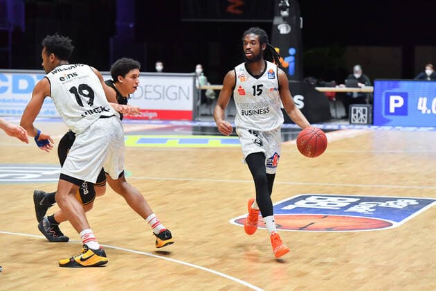 Chemnitz, Deutschland 24. Maerz 2021: BBL - 2020 2021 - Niners Chemnitz vs. Basketball Loewen Braunschweig Marcus Thornton (Chemnitz) Messe Chemnitz Sachsen Copyright: xFotostandx xDostmannx