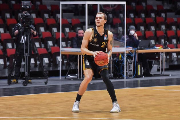 Chemnitz, Deutschland 24. Maerz 2021: BBL - 2020 2021 - Niners Chemnitz vs. Basketball Loewen Braunschweig Arnas Velicka (Braunschweig) Messe Chemnitz Sachsen Copyright: xFotostandx xDostmannx