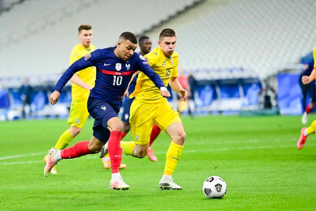 MBAPPE KYLIAN (France) vs Vitaliy Mykolenko (Ukraine) FOOTBALL : France vs Ukraine - Eliminatoires coupe du Monde 2022 - 24 03 2021 JBAutissier Panoramic 