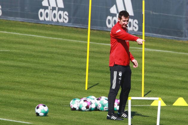 Co-Trainer Miroslav Klose Fussball 1. Bundesliga FC Bayern München, Training an der Saebenerstrasse am 24.03.2001 FOTO: Mladen Lackovic LakoPress