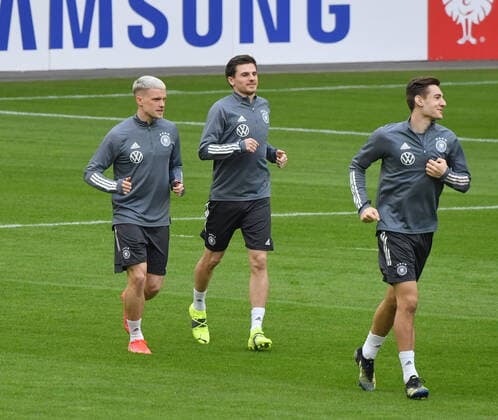 v.li., Philipp Max (Deutschland), Jonas Hofmann (Deutschland), Florian Neuhaus (Deutschland) 23.03.2021, Fussball GER, WM Qualifikation 2021 2022, Training deutsche Fussballnationalmannschaft, Foto: Maik Hölter TEAM2sportphoto Duesseldorf Nordrhein Westfalen Deutschland