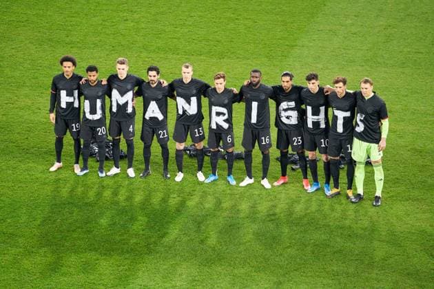 Bilder des Jahres 2021, Sport 03 März Sport Themen der Woche KW12 Team photo for Human Rights, Menschenrechte in the match GERMANY - ICELAND Deutschland - ISLAND Qualification for World Championships, WM Quali, Season 2020 2021, March 25, 2021 in Duisburg, Germany.
