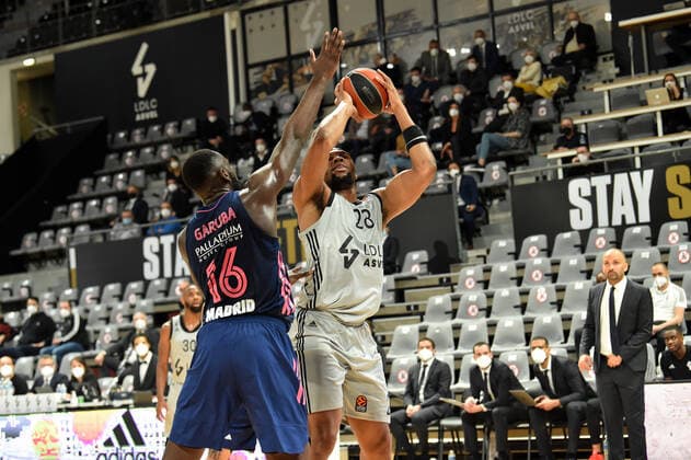 Guerschon Yabusele (asvel) vs Usman Garuba (real madrid) BASKETBALL : LDLC ASVEL vs Real Madrid - Euroleague - 25 03 2021 FredericChambert Panoramic 