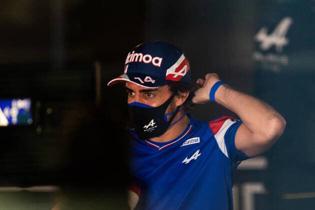 ALONSO Fernando (spa), Alpine F1 A521, portrait during Formula 1 Gulf Air Bahrain Grand Prix 2021 from March 26 to 28, 2021 on the Bahrain International Circuit, in Sakhir, Bahrain FORMULE 1 : Grand prix du Bahrein - Sakhir - Preparation - 25 03 2021 DPPI Panoramic 